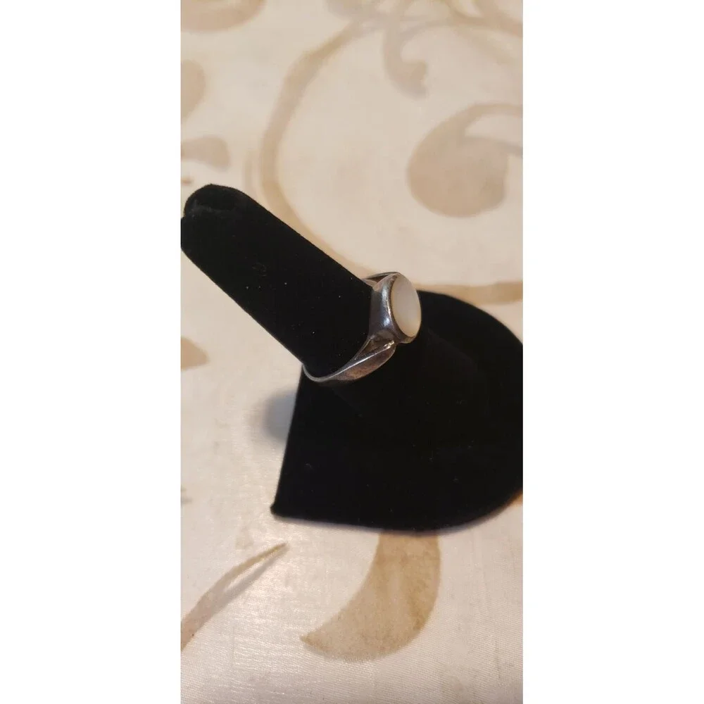 Vintage
Sterling ring w mother of pearl - Picture 3 of 5